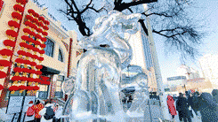 坐落在黑龍江省博物館門前的《銅坐龍》冰雕