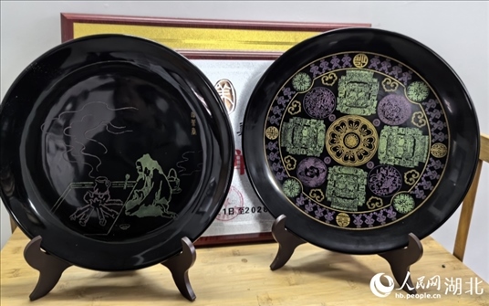 壩漆工藝品。人民網(wǎng)記者 周雯攝