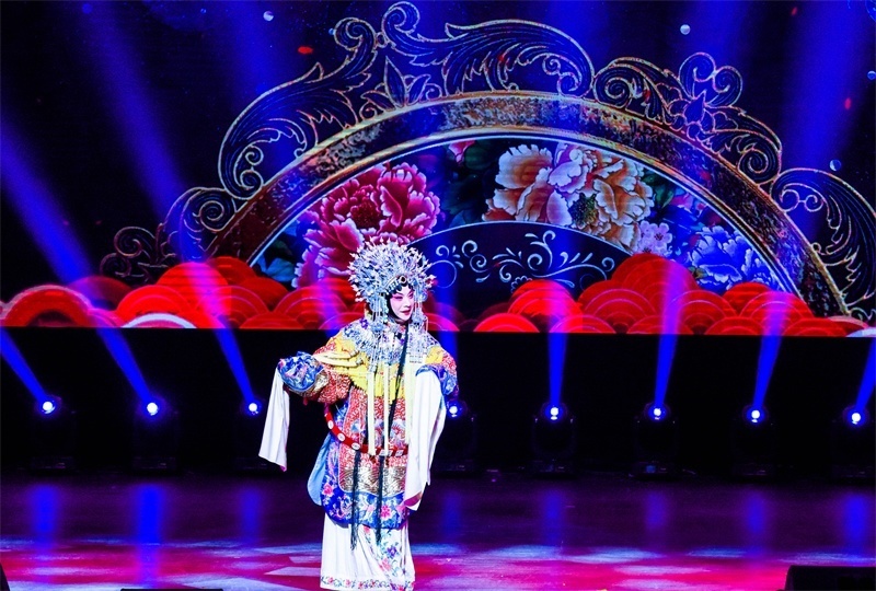 京劇梅派傳人胡文閣帶來(lái)《貴妃醉酒》。趙 靖攝