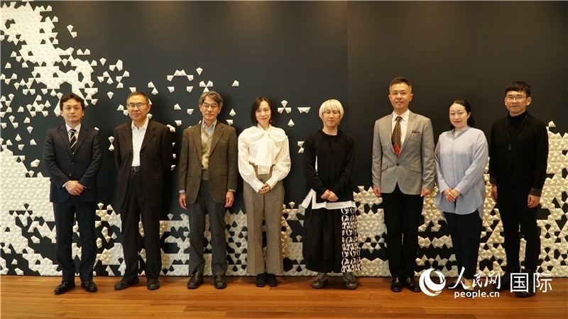 主辦方與嘉賓合影。人民網(wǎng) 蔣曉辰攝