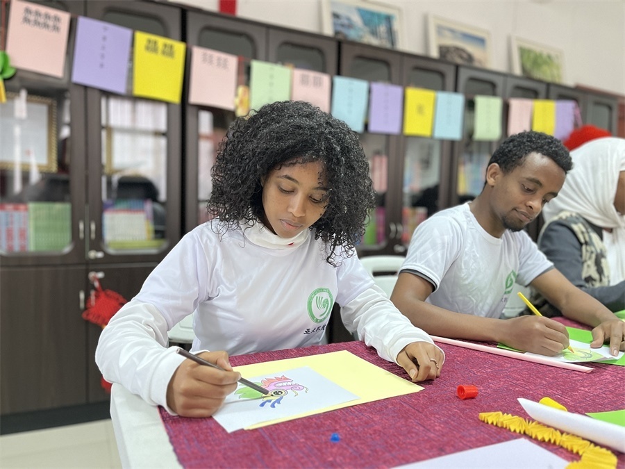 亞的斯亞貝巴大學(xué)孔子學(xué)院“網(wǎng)絡(luò)中國節(jié)·元宵”主題文化體驗(yàn)活動(dòng)現(xiàn)場。亞的斯亞貝巴大學(xué)孔子學(xué)院供圖