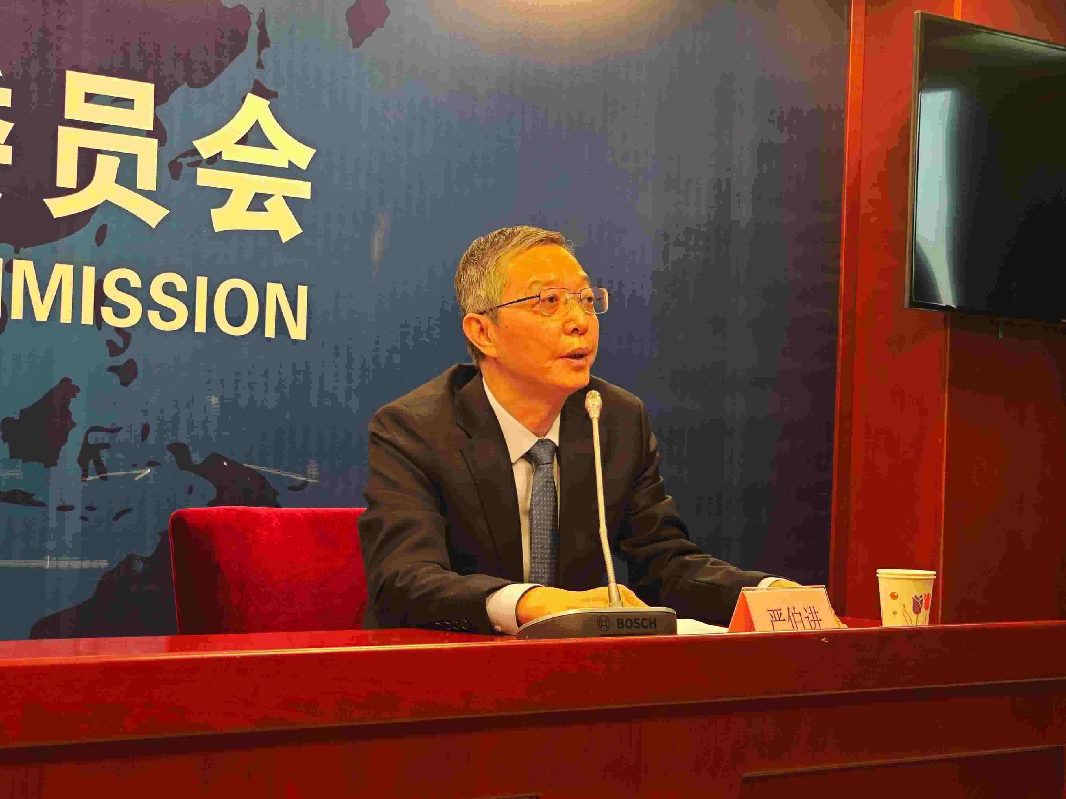 2月23日，嚴伯進在證監(jiān)會例行新聞發(fā)布會現(xiàn)場。 人民網(wǎng) 黃盛 攝