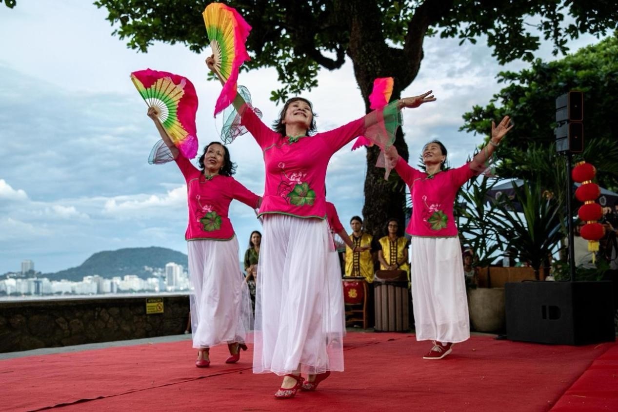 當(dāng)?shù)貢r(shí)間2月24日晚，2024年元宵節(jié)慶祝活動在巴西里約熱內(nèi)盧市科帕卡巴納要塞舉辦。巴西山河文化促進(jìn)中心供圖