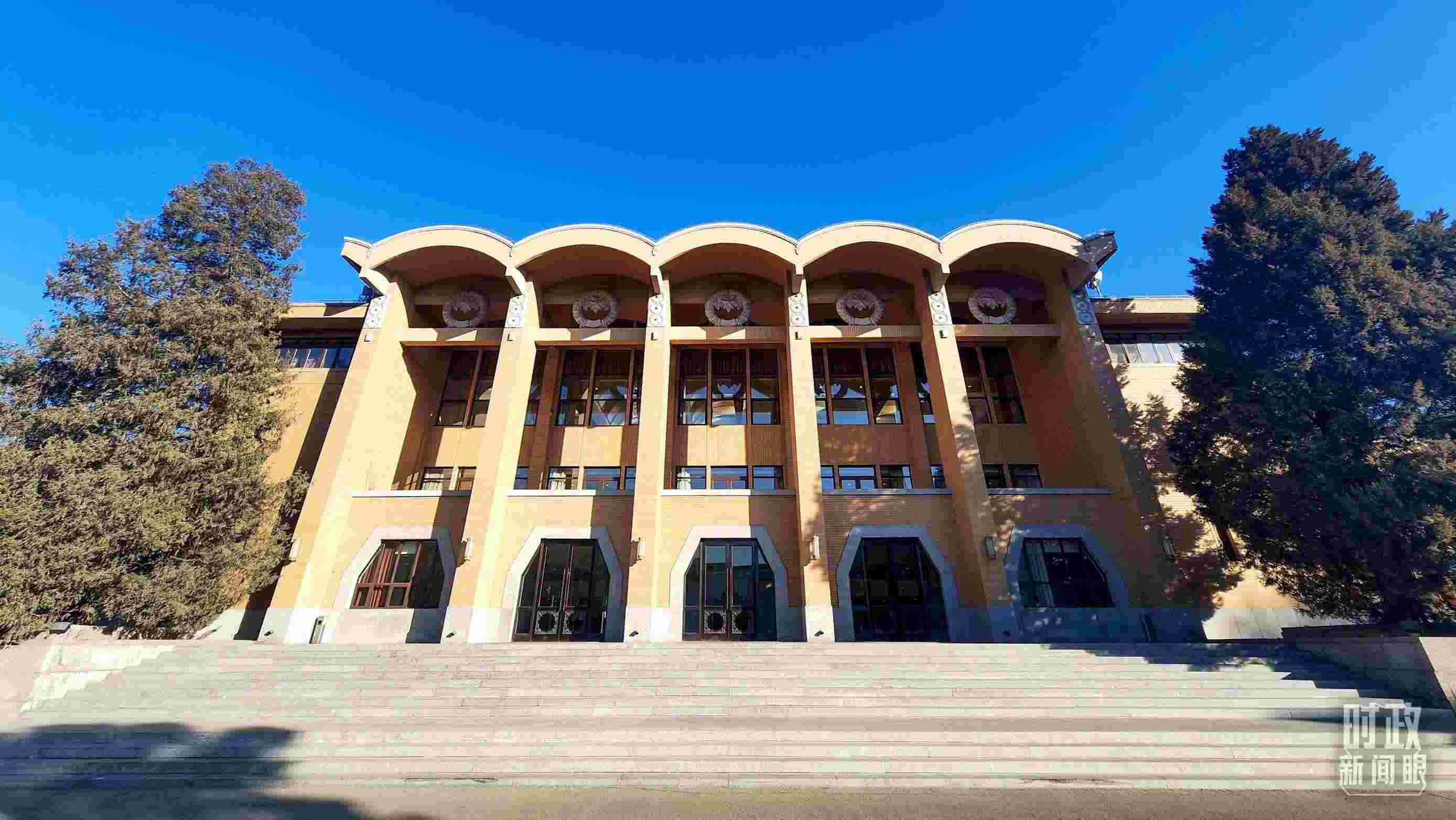 △2024年春季學(xué)期中央黨校（國(guó)家行政學(xué)院）中青年干部培訓(xùn)班3月1日上午在中央黨校開(kāi)班。（總臺(tái)央視記者劉琦拍攝）