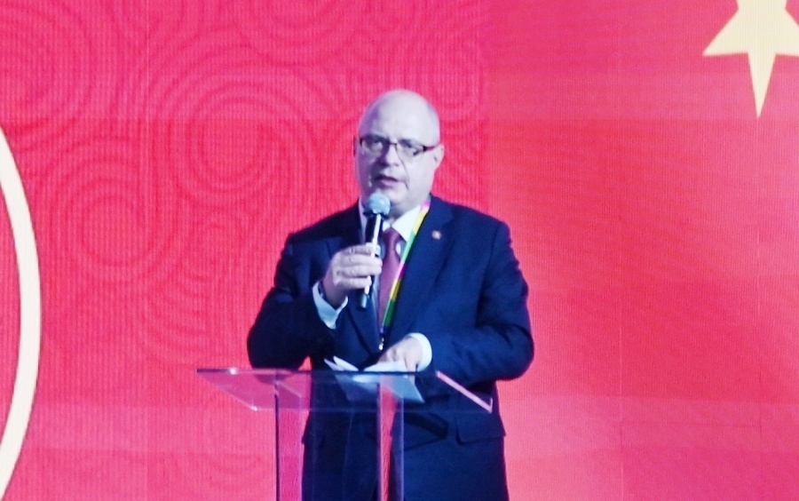 俄羅斯國家杜馬資產(chǎn)、土地和財(cái)產(chǎn)關(guān)系委員會主席兼俄中議員友好小組主席加夫里洛夫致辭。主辦方供圖 