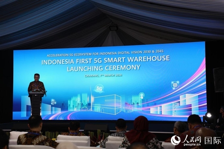 華為印尼CEO郭海龍?jiān)诮夷粌x式發(fā)表講話。人民網(wǎng)記者 曹師韻攝