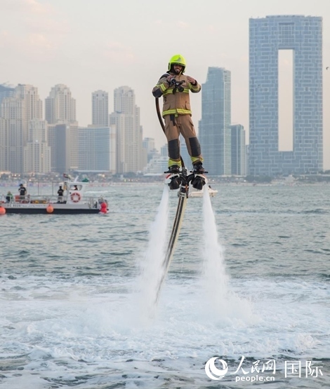 水上消防員。人民網(wǎng) 塔里克·易卜拉欣攝