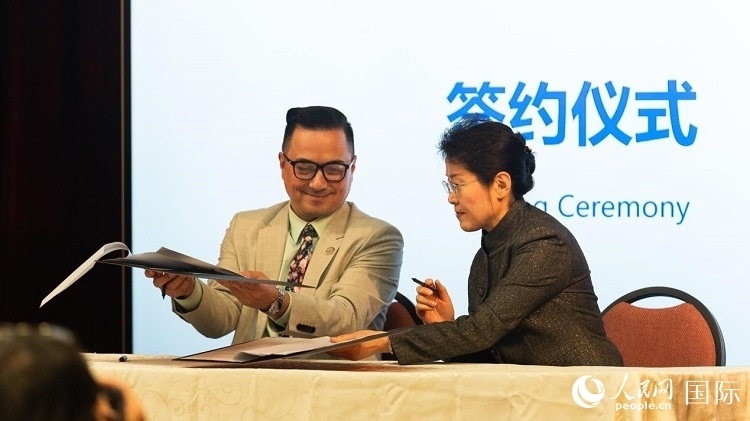 山東省圖書館與舊金山公共圖書館簽署合作協(xié)議。