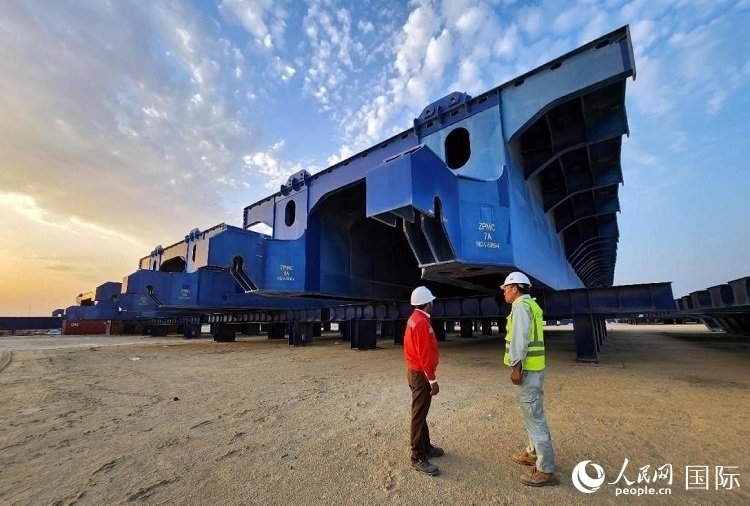 全球最大升船機(jī)平臺(tái)。人民網(wǎng)記者管克江攝