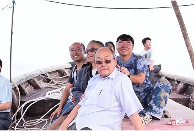 楊士莪院士參加海試。哈爾濱工程大學(xué)供圖