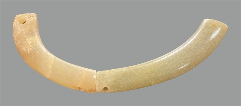 馬家浜文化晚期玉璜。中國文物報(bào)社供圖