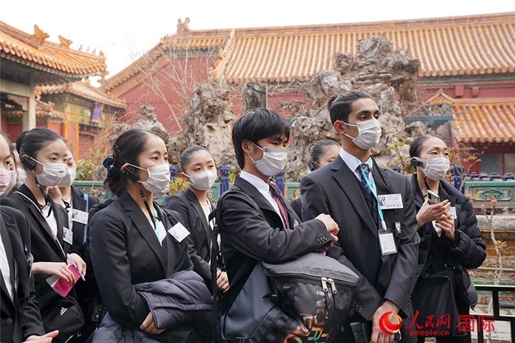 松山芭蕾舞團(tuán)青年代表團(tuán)在故宮參觀。人民網(wǎng)記者 張麗婭攝