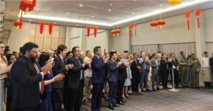 當(dāng)?shù)貢r間3月27日，中國駐累西腓新任總領(lǐng)事蘭和平舉行到任招待會。圖為招待會現(xiàn)場。中國駐累西腓總領(lǐng)事館供圖