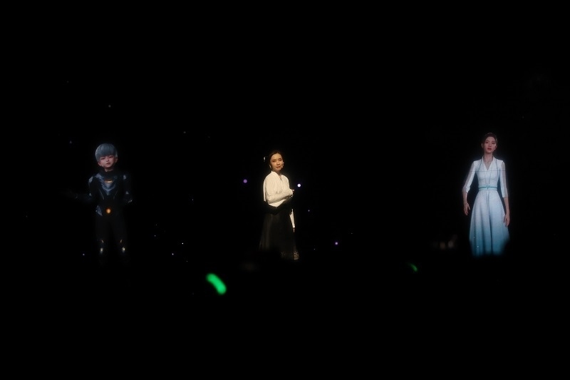 開(kāi)場(chǎng)節(jié)目表演《彩云之南》。圖片來(lái)源：人民視頻