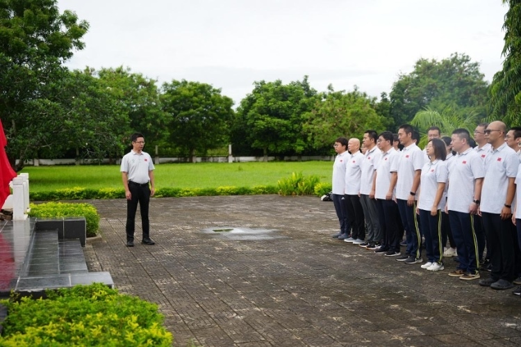 醫(yī)療隊(duì)隊(duì)長(zhǎng)致詞。中國(guó)援桑醫(yī)療隊(duì)供圖