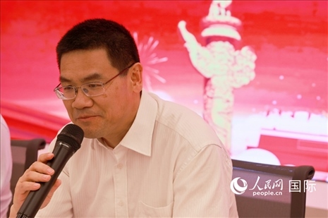 北京海外聯(lián)誼會(huì)會(huì)長(zhǎng)楊晉柏在座談會(huì)上致辭。人民網(wǎng)記者 陳海琪攝