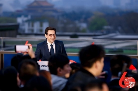 4月1日，法國(guó)外長(zhǎng)塞茹爾內(nèi)出席第18屆“中法文化之春”藝術(shù)節(jié)開(kāi)幕式。圖片來(lái)源：法國(guó)駐華大使館