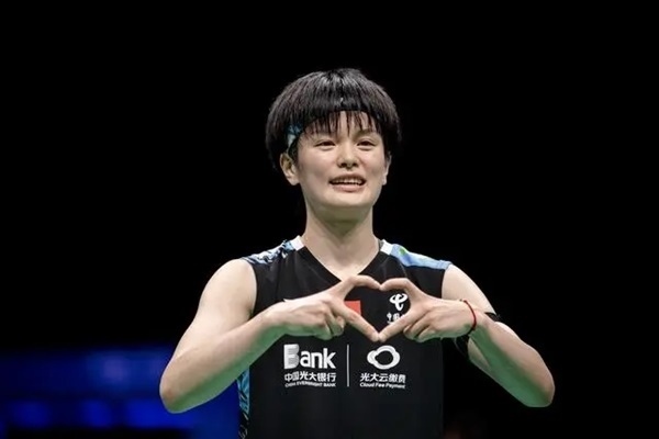 4月14日，王祉怡在奪冠后慶祝。新華社記者 江漢攝