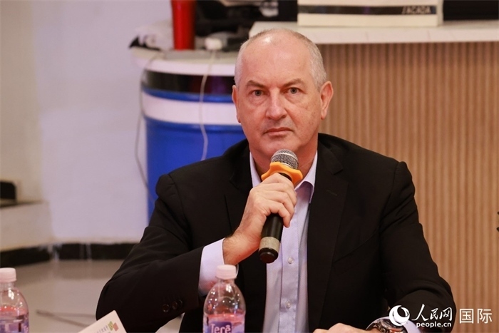 巴西里約大都會研究所執(zhí)行官西奧·舒克在座談會上致辭。人民網記者 陳海琪攝