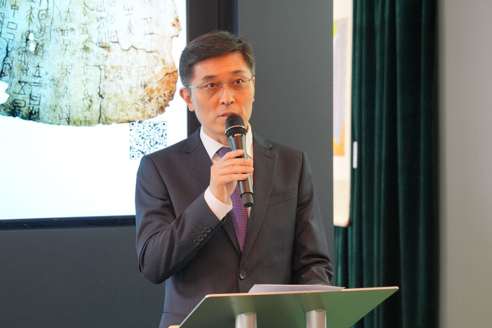 中國(guó)駐英國(guó)使館公使楊曉光致辭。主辦方供圖