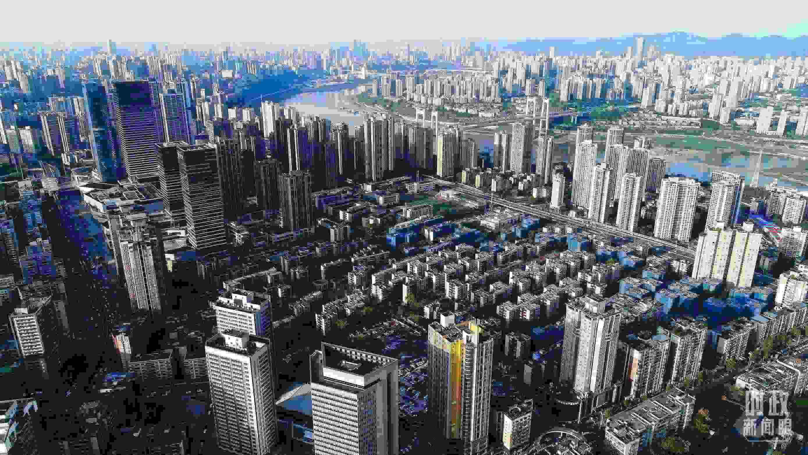 △俯瞰謝家灣街道民主村社區(qū)。（總臺(tái)記者謝鵬拍攝）