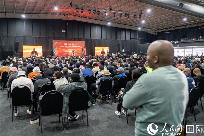 2024年中資企業(yè)招聘大會現(xiàn)場。 人民網(wǎng) 希拉茲攝