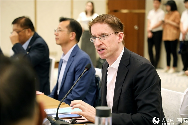 德國駐廣州總領事魯彥在產業(yè)對接會上發(fā)言。人民網記者趙益普攝