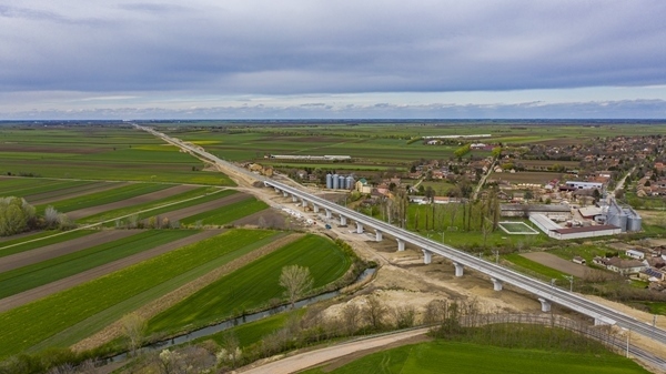 匈塞鐵路塞爾維亞境內(nèi)。中國(guó)鐵路國(guó)際有限公司供圖