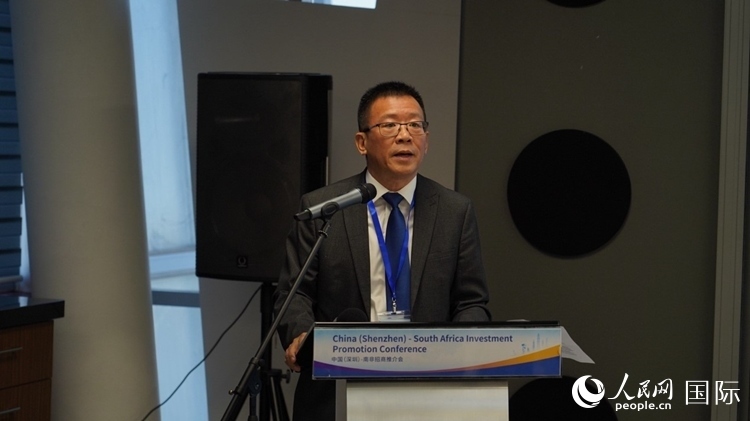 南非中國經(jīng)貿(mào)協(xié)會會長、中國銀行約翰內(nèi)斯堡分行行長張朝陽致辭。人民網(wǎng) 劉暢攝