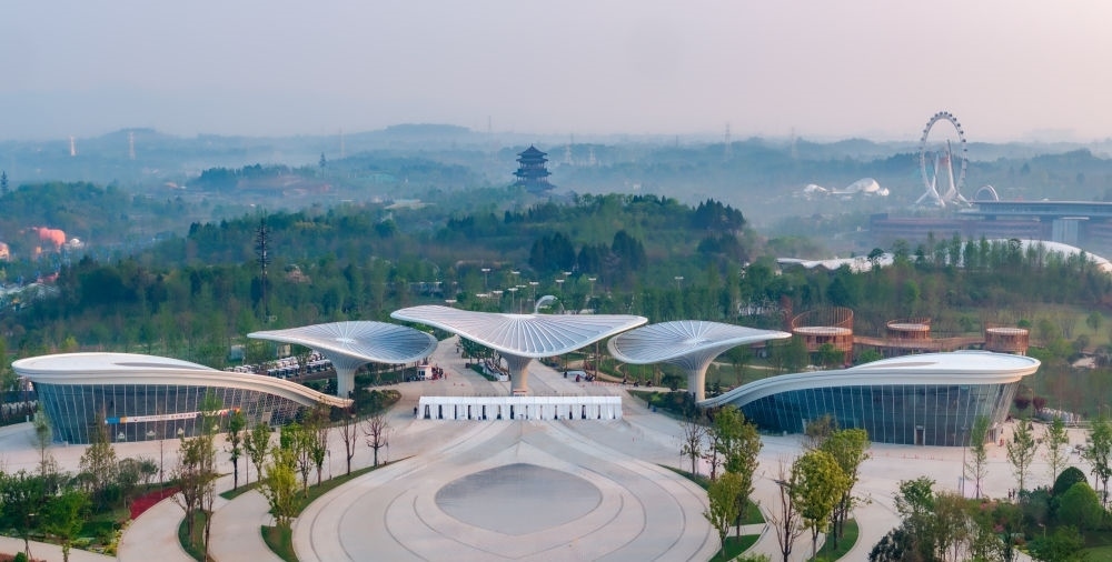 這是成都世園會主會場入口（無人機照片，2024年4月14日攝）。新華社記者 江宏景 攝