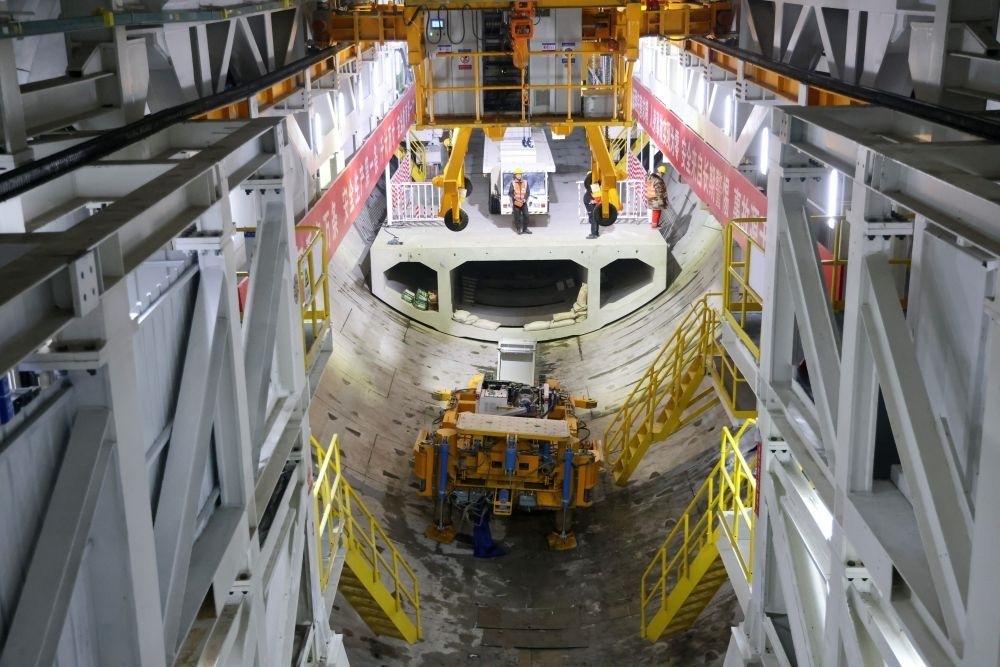 2024年2月16日，中鐵十四局集團(tuán)的建設(shè)者在京唐城際鐵路運(yùn)潮減河隧道施工。新華社記者 邢廣利 攝