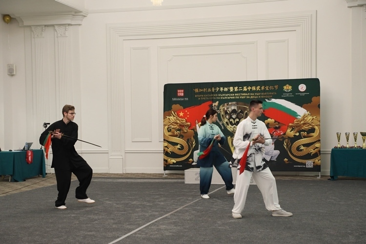 武術(shù)愛好者現(xiàn)場(chǎng)表演。索非亞中國(guó)文化中心供圖