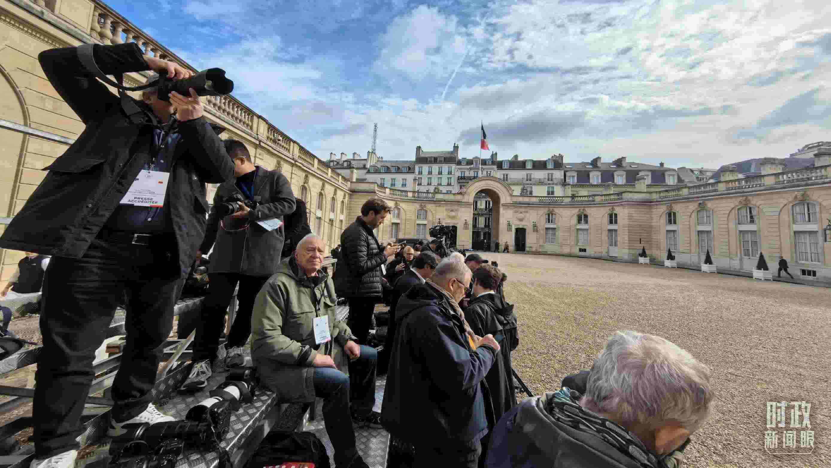 △媒體記者密切關(guān)注當(dāng)天活動。（總臺央視記者陸泓宇拍攝）