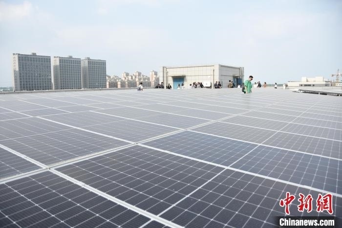 圖為中原人工智能計算中心的光伏項目。王宇攝