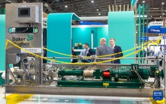 這是5月6日在美國(guó)休斯敦國(guó)際海洋油氣技術(shù)大會(huì)及設(shè)備展上拍攝的展示的裝備。新華社發(fā)（勞承躍攝）