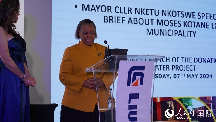 摩西科塔恩市市長恩克圖·恩科茨韋致辭。人民網(wǎng) 張茜攝