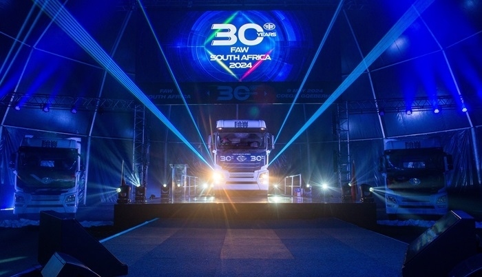 新一代旗艦車型JH6 550馬力牽引亮相。圖片來源：一汽解放