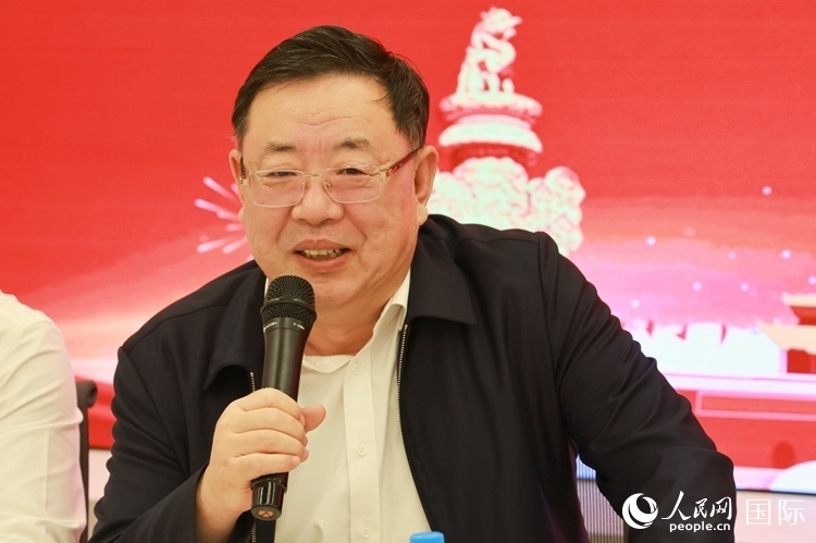 山東省泰安市委書(shū)記、市人大常委會(huì)主任楊洪濤在座談會(huì)上致辭。人民網(wǎng)記者 陳海琪攝