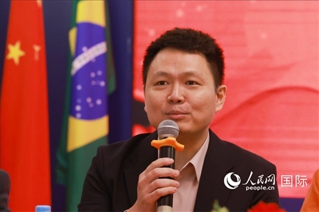 中國駐里約熱內(nèi)盧總領(lǐng)館副總領(lǐng)事王尉育在座談會上致辭。人民網(wǎng)記者 陳海琪攝