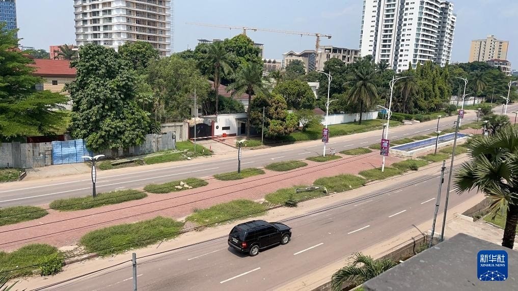 這是5月19日在剛果（金）首都金沙薩拍攝的街景（手機(jī)照片）。新華社發(fā)