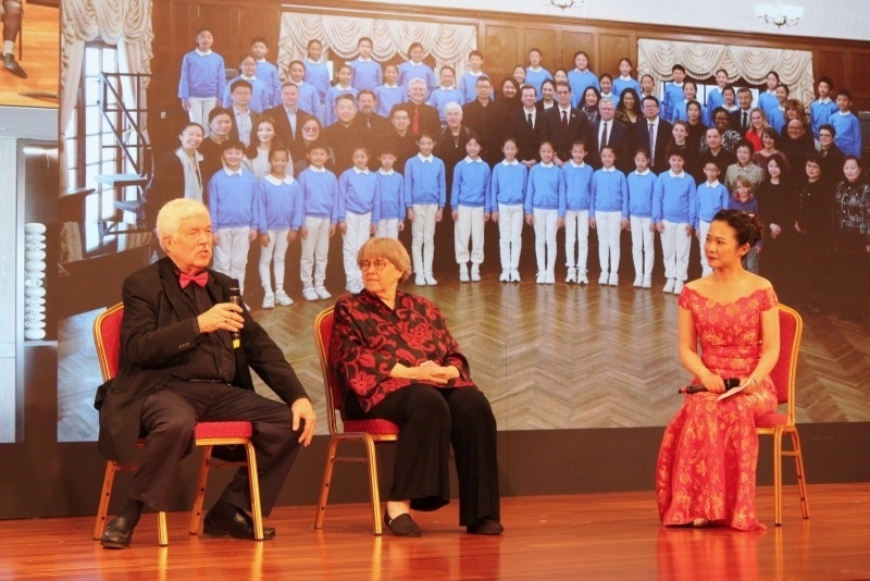 3、費(fèi)城交響樂團(tuán)小提琴手戴維·布斯講述自己與中國50多年的友好故事。 伊莎貝爾·羅德里格斯攝