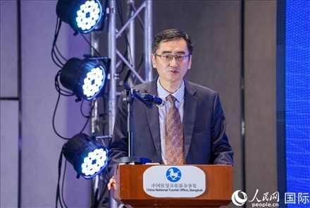 曼谷中國文化中心兼中國駐曼谷旅游辦事處主任闕小華發(fā)表演講。（普拉維攝）