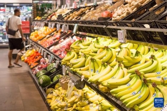 5月24日，顧客在德國柏林一家超市購物。新華社記者 任鵬飛 攝