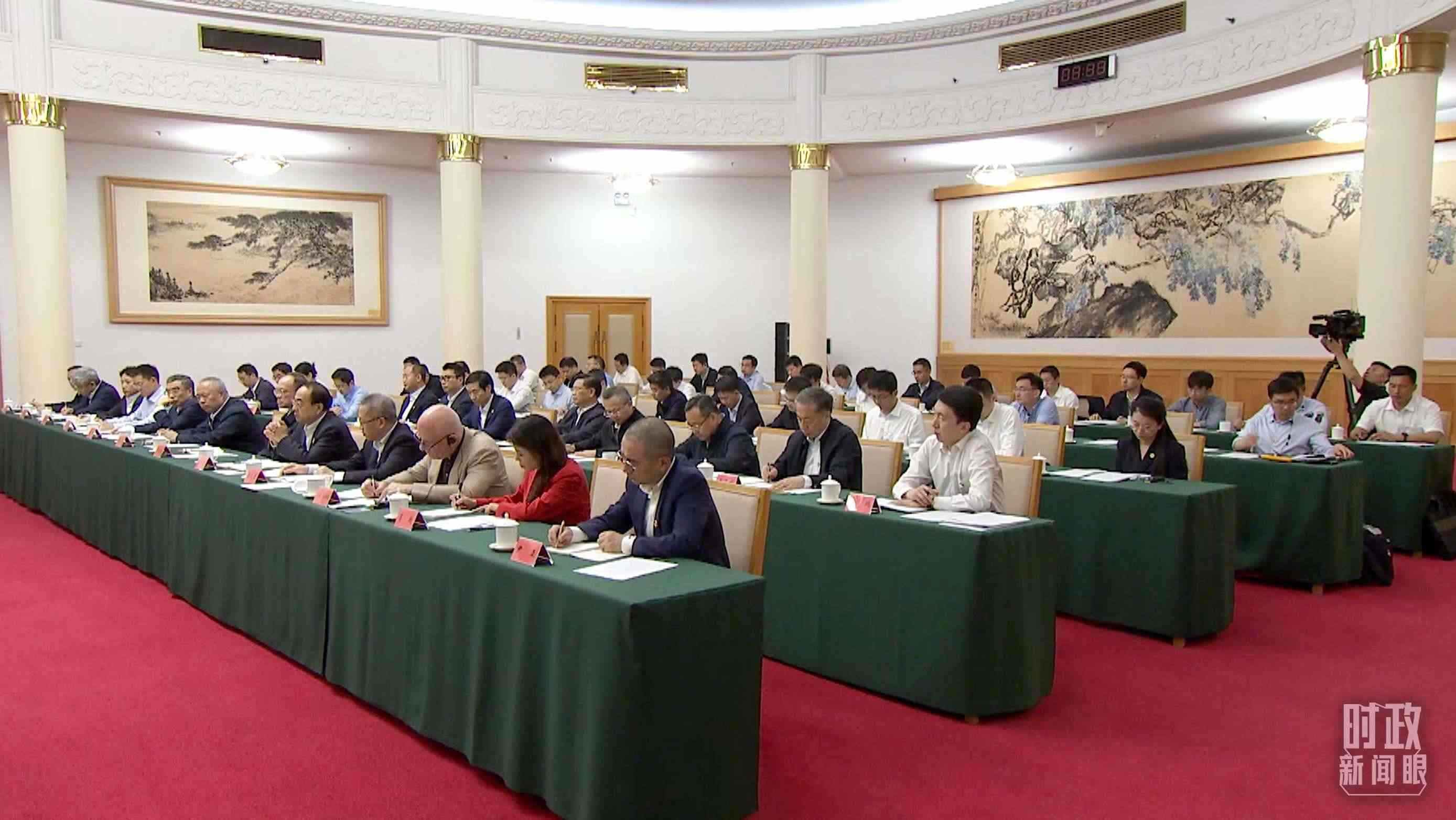 企業(yè)和專家座談會現(xiàn)場。