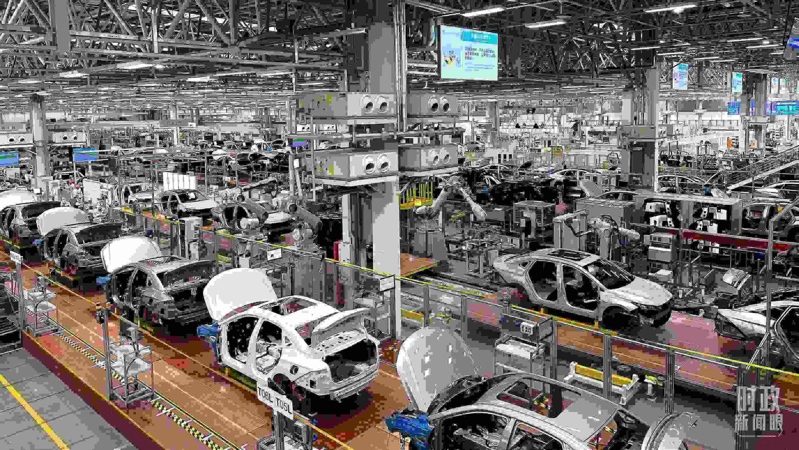 廣州廣汽埃安總裝車間智能生產(chǎn)線。2023年4月，習(xí)近平曾到這里考察。（總臺央視記者趙化拍攝）