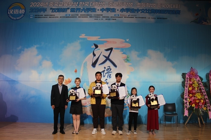 各組別的冠軍獲得者們合影留念。