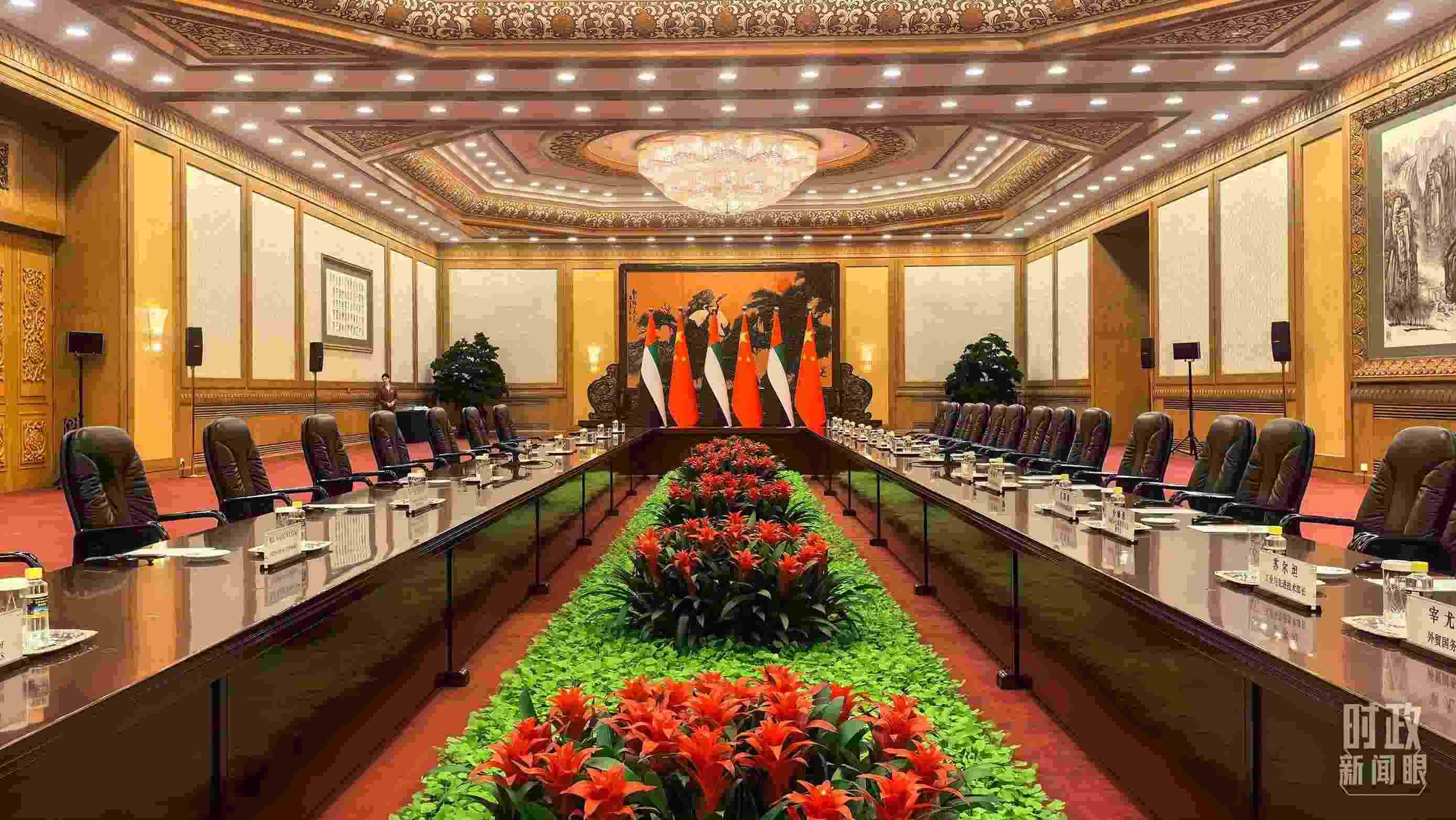 △5月30日下午，習(xí)近平主席同阿聯(lián)酋總統(tǒng)穆罕默德會(huì)談。這是會(huì)談開始前的現(xiàn)場(chǎng)。（總臺(tái)央視記者鄂介甫拍攝）