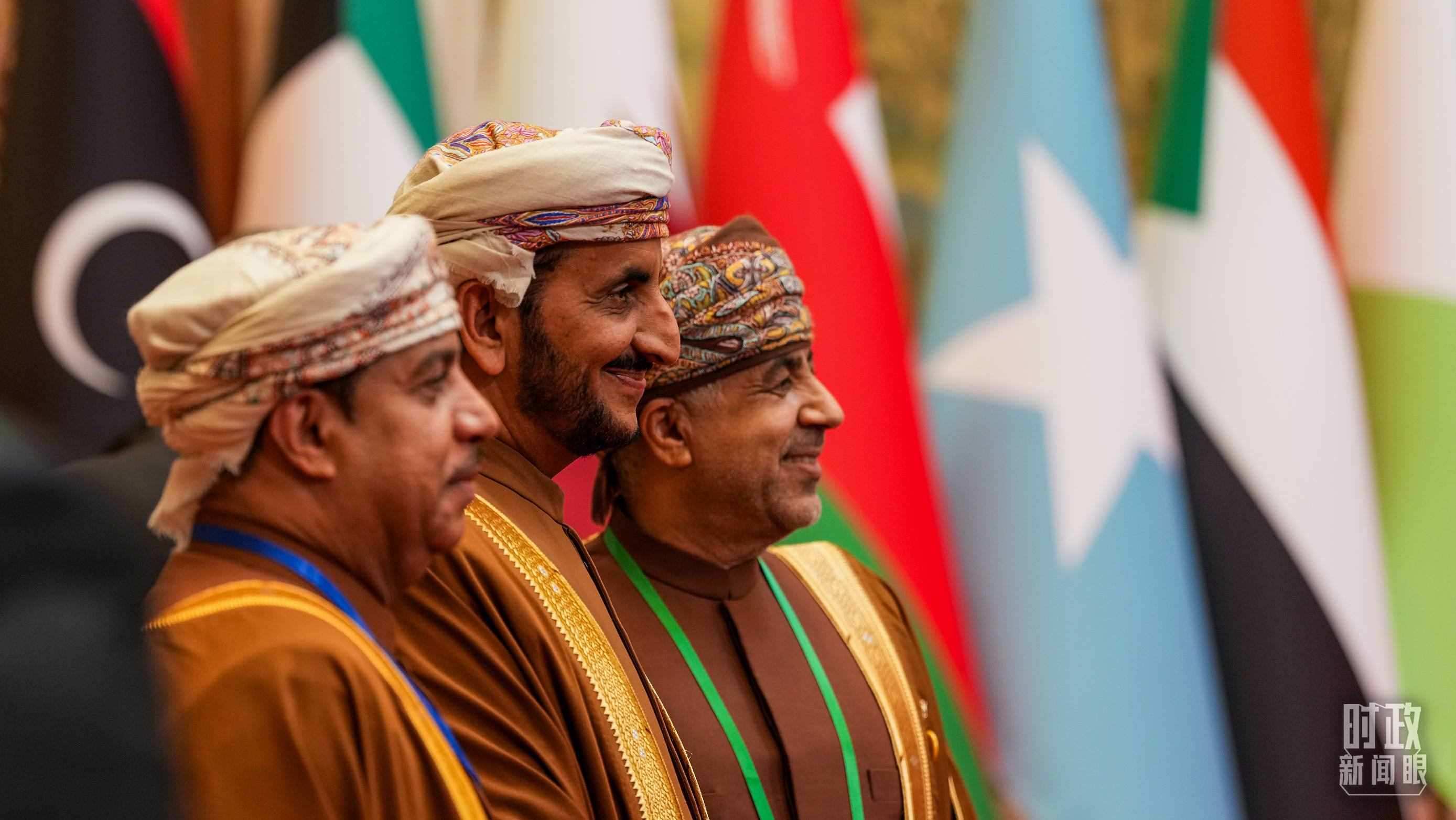 △與會(huì)代表在現(xiàn)場(chǎng)合影留念。（總臺(tái)國(guó)廣記者李晉拍攝）