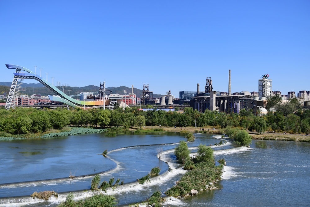 在北京首鋼園附近拍攝的永定河（2022年10月4日攝）。新華社記者 張晨霖 攝