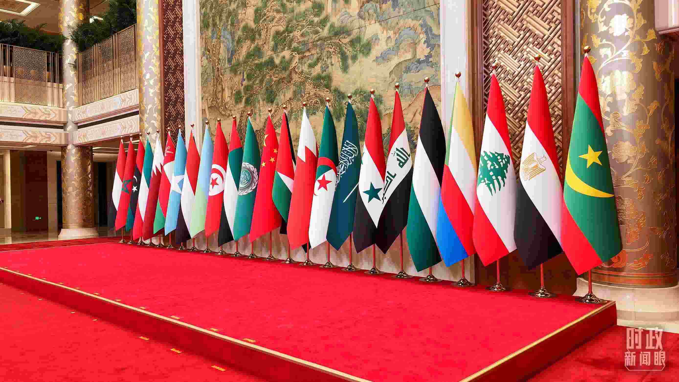 △會(huì)議現(xiàn)場(chǎng)的旗陣。（總臺(tái)央廣記者馬喆拍攝）